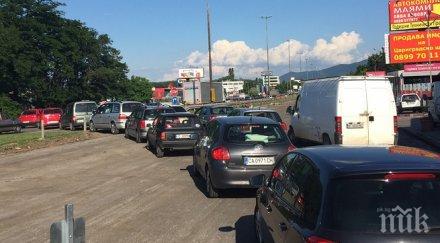 лудница огромни задръствания околовръстното блъсканици метрото изнервиха хиляди обзор