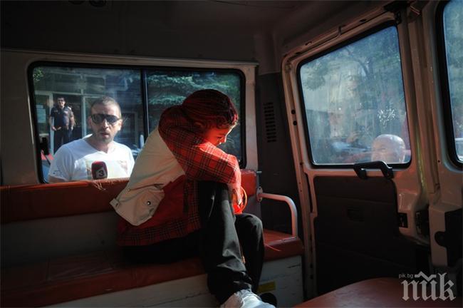 Жана Бергендорф ритала приятеля си в коленете? Певицата избяга на село след скандала!