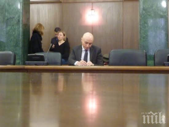 СКАНДАЛ В ПИК! Кумец на министър Христо Иванов трябвало да спечели предрешен конкурс