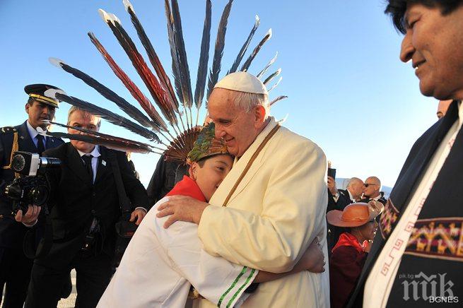 Папата пи чай от кока в Боливия