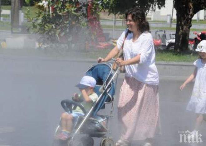 Бургас уби жегата с ново съоръжение! Ето как хората се разхлаждат!