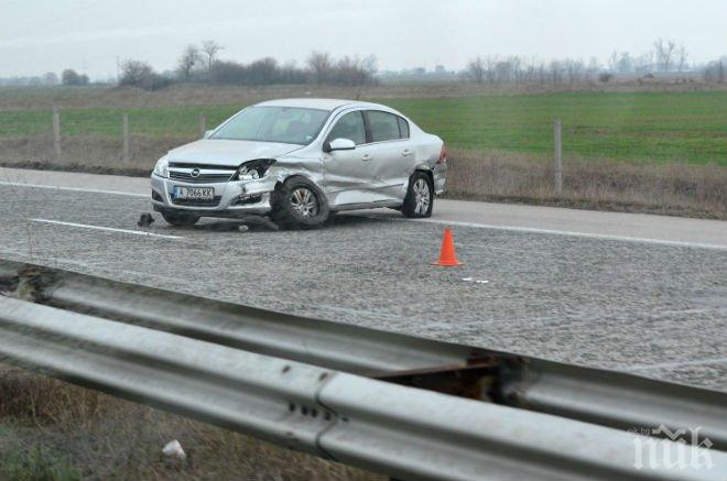 Нова кървава катастрофа на Тракия! Мъж загина на място, след като се заби с бясна скорост в дърво