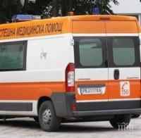 Тежка катастрофа край Сапарева баня! Младеж изхвърча от пътя и преобърна колата си, бере душа в болница