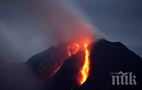 вулканът колима изхвърли пепел дим височина