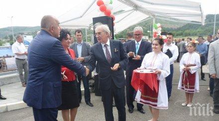 борисов местан пак пиха кафе очи заваляха благодарности премиерът скастри христо иванов