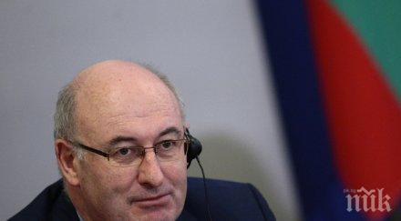 фил хоган обмисля разширяване мерките заради руското ембарго