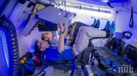 nasa избра четирима астронавти първия комерсиален космически полет