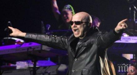 първо пик истерията продължава продават билет концерта слави 1000 лева сравниха дългия роби уилямс рамацоти снимка