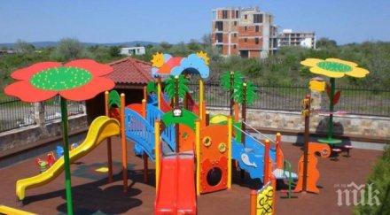 годишна наби момиче детска площадка