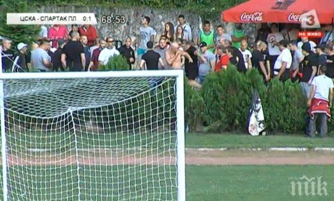 ИЗВЪНРЕДНО! Меле между фенове на контролата на ЦСКА в Тетевен