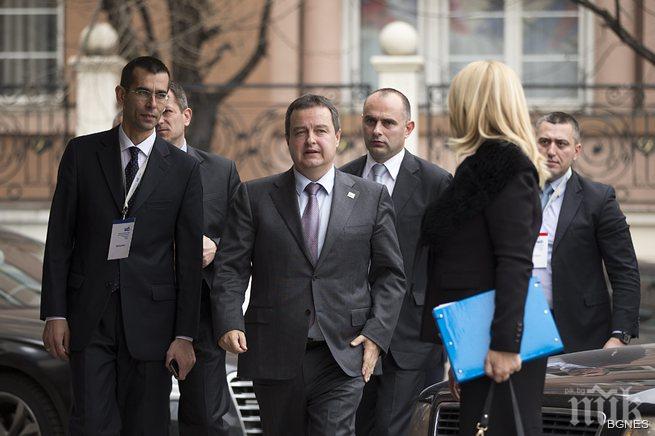 Ивица Дачич бесен: Камъкът по Вучич е атака срещу цяла Сърбия