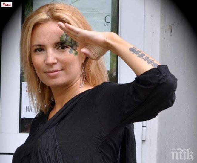 Шоу! Ирина Тенчева с палто на море (снимка)
