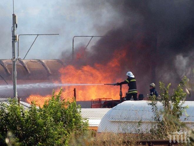 Пожар гори в бургаския завод Кроношпан