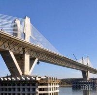 Кораб заседна край Свищов заради ниско ниво на река Дунав