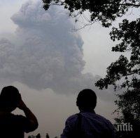 Вулкани в Мексико продължават да изхвърлят пепел