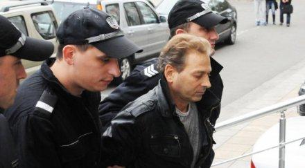 харакирито уби трима подпалвайки къща осъден години затвор