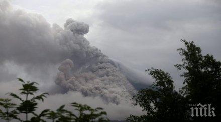 вулканът колима мексико прогони стотици