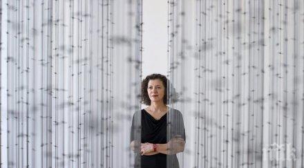 център помпиду представя мона хатум