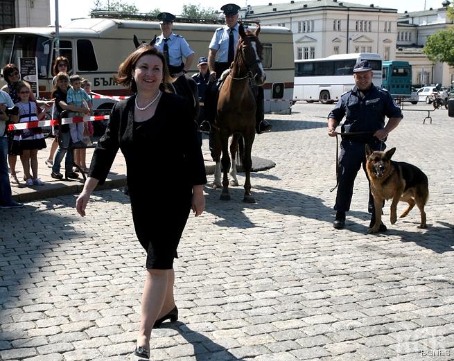 Бъчварова: Въвеждаме нови правила за подбор на кадри в администрацията