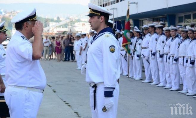 Глад за корабни офицери, дават по 1500 долара на зайците