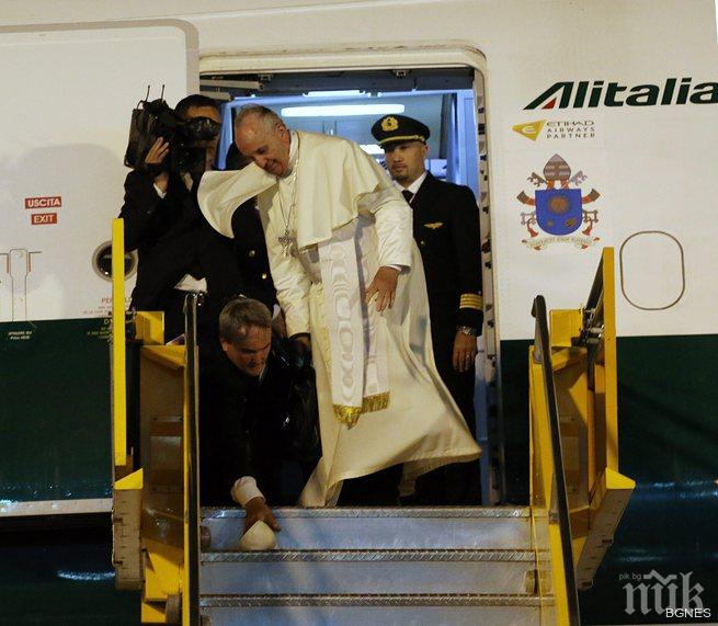 Вятърът изпрати папата от Южна Америка