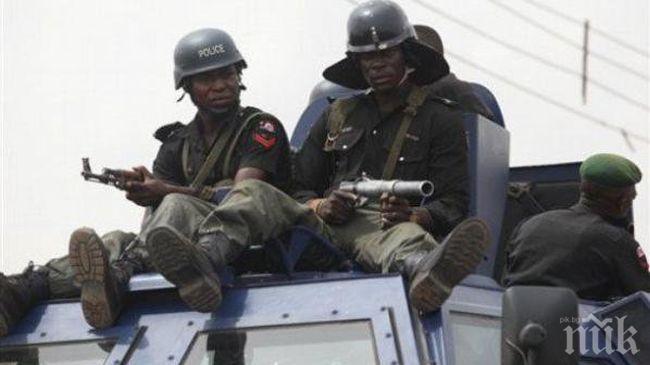 Най-малко 12 души са загинали при двоен атентат срещу военна база в Камерун