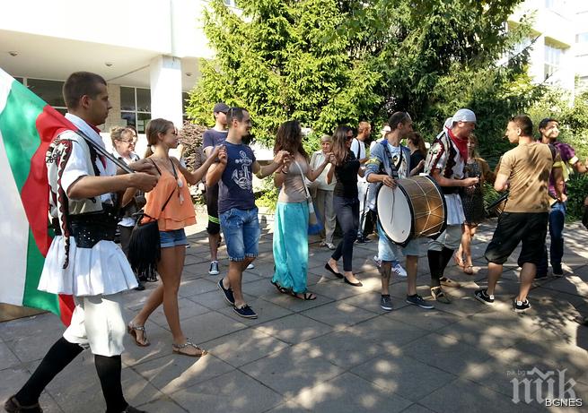 Танцово училище в София излезе на протест