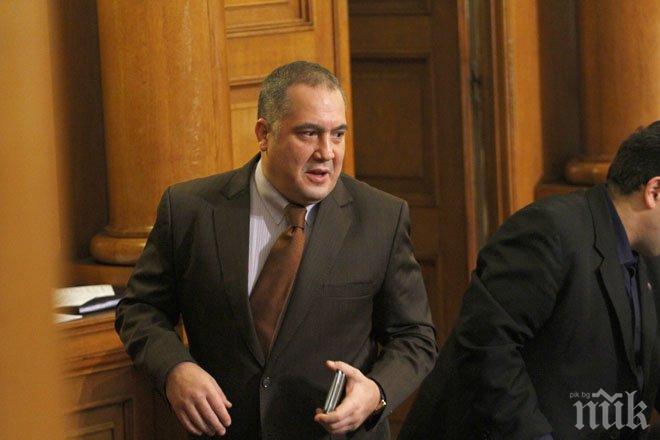 Слави Бинев възхитен от Ципрас: Борисов като него да удари по масата в Брюксел!