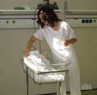 Непълнолетни майки ще получават помощи само в натура