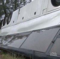 Български автобус с пътници се преобърна на магистрала в Унгария