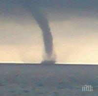 Яко торнадо вилня над Черно море (видео)

