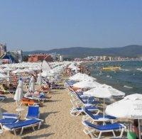 Чадър и шезлонг на плажа с касова бележка от 21 юли