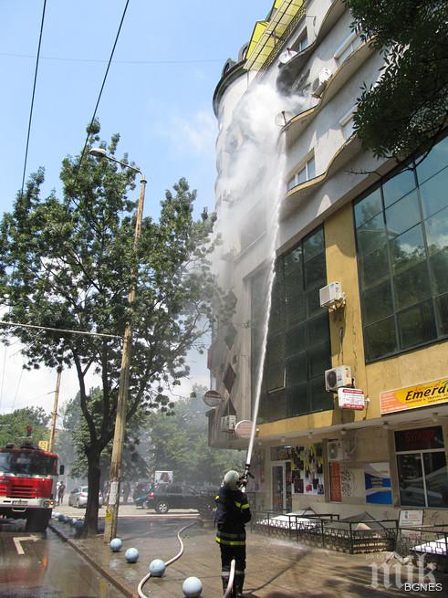 Пожар евакуира жилищен блок в центъра на Русе 