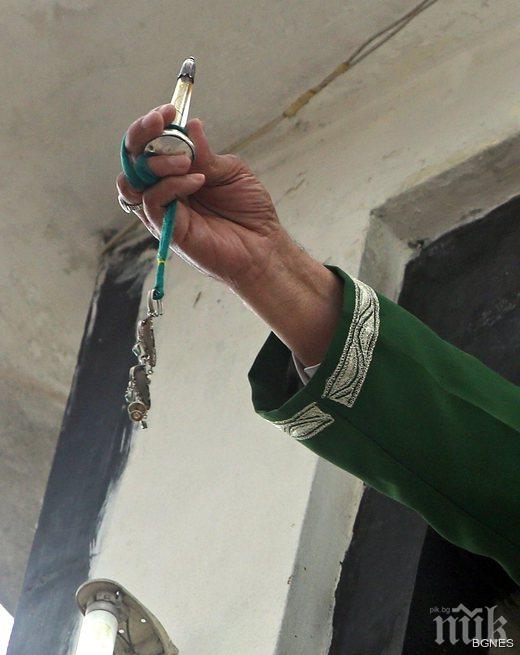 Атракция! Брадата на Пророка Мохамед на показ в Турция 