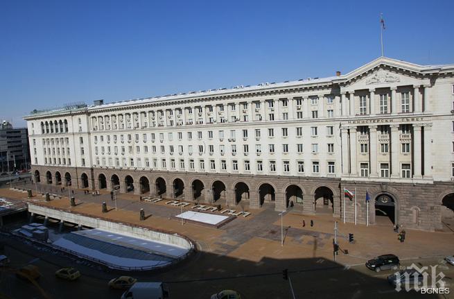 Министерски съвет дава 3 млн. лв. за самолетни билети и хотели 