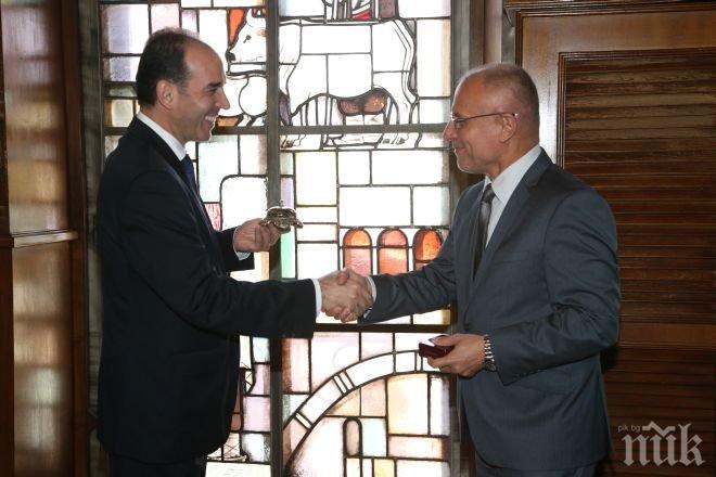 Искров сдаде поста - новият шеф на БНБ Димитър Радев встъпи в длъжност (снимки)