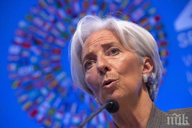 МВФ: Гърция се нуждае от 30 години гратисен период