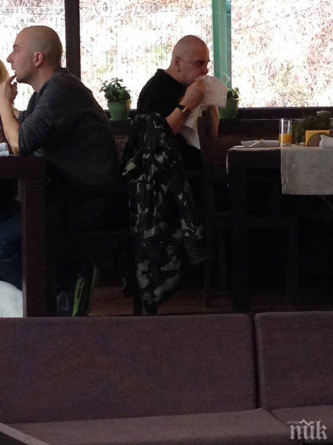 Нови правила в ресторантите - сервитьорът докладва за бавните ястия