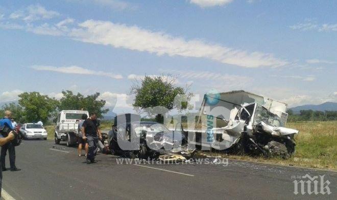 Кошмарът продължава! Пострадал от катастрофата с калоферския кмет е в кома с опасност за живота! (снимки)