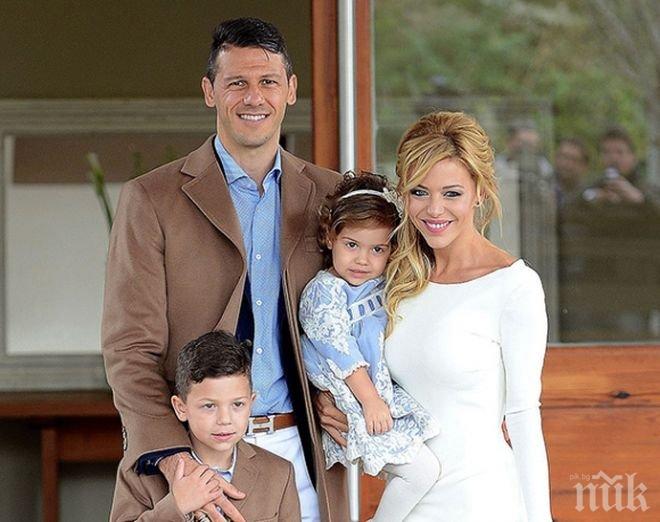 Сватба в Манчестър Сити, Демикелис се ожени за модел на Плейбой