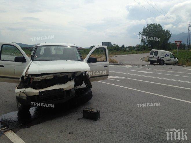 Тежка катастрофа затвори пътя Пловдив - Карлово