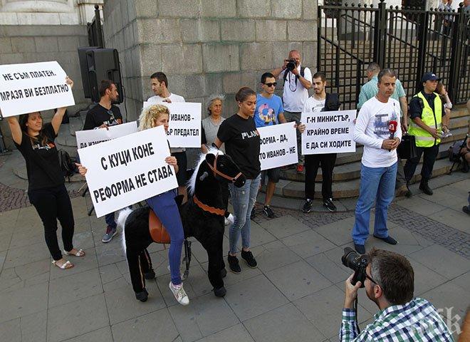 Гражданско сдружение изригна срещу Христо Иванов: Той е предател! (снимки)