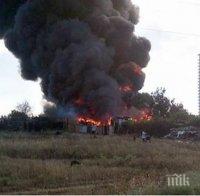 Извънредно! Голям пожар лумна край Небостъргача в Бургас (снимки)