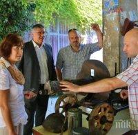 Атрактивен Музей на открито със старинни оръжия събра десетки никополчани