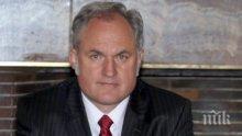 Парамов: САЩ се опитват да натрият носа на ЕС, опитвайки да опростят дълга на Гърция