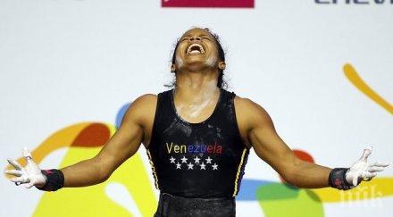 щангистка колабира състезание видео