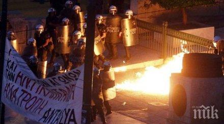 анархисти подпалиха автобус телевизия атина души задържани