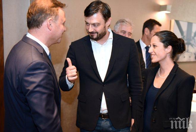 Мария Календерска на гости при Цветанка Ризова