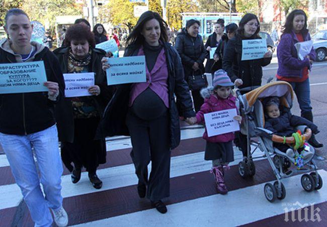 ПИК TV: Непълнолетни майки ще получават помощи само в натура