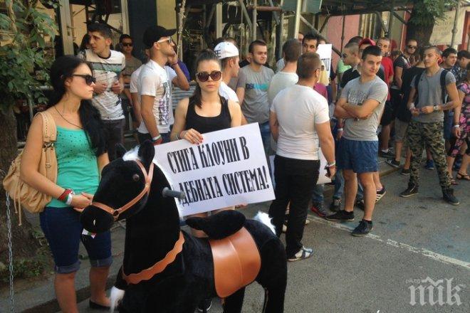 EКШЪН пред ВСС! Гражданско сдружение изненада клакьорите на Цветан Василев, Радан и Христо Иванов